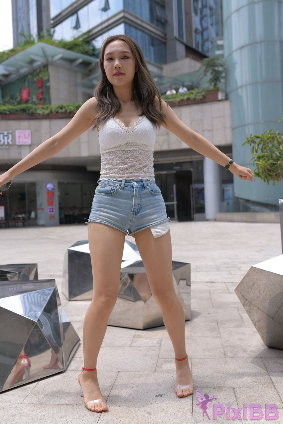Featured Street Photography Works No.5852 Young and beautiful girl in hot pants PixiBB.COM 384