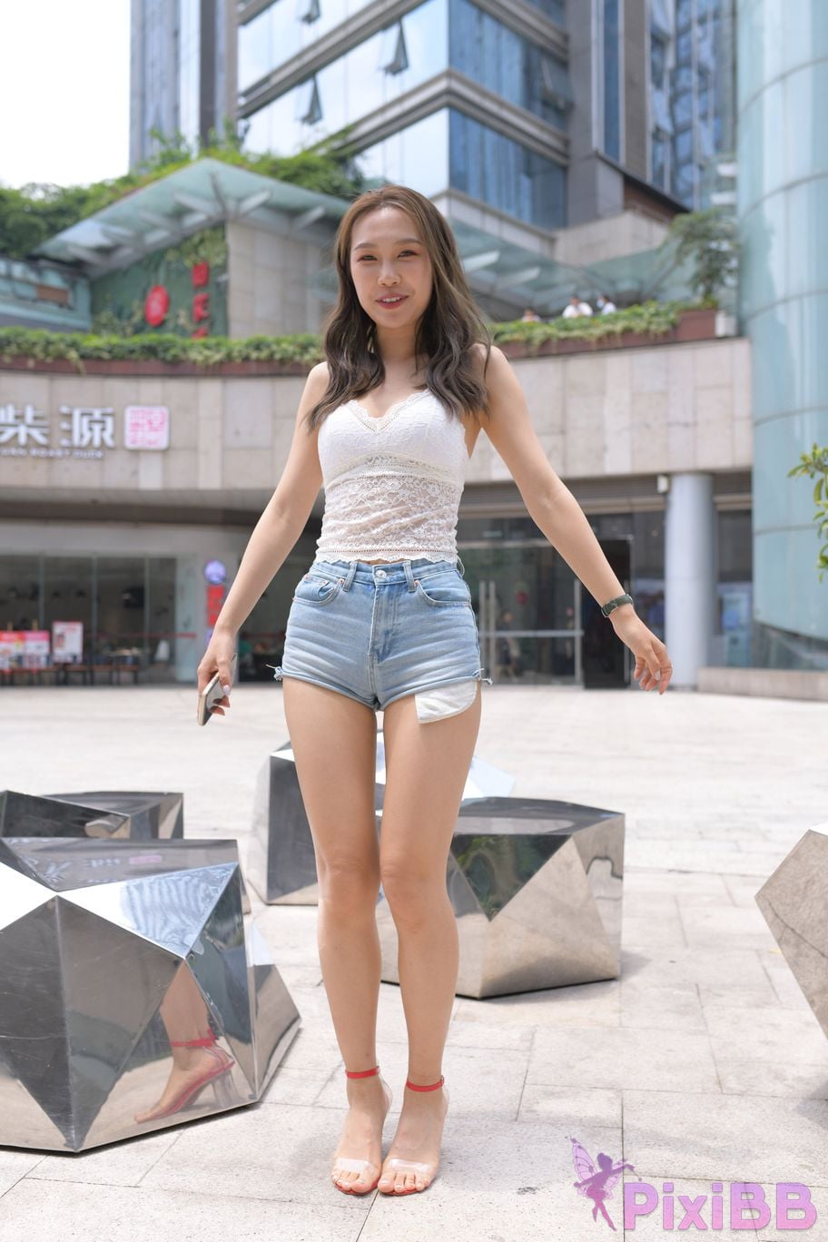 Featured Street Photography Works No.5852 Young and beautiful girl in hot pants PixiBB.COM 385