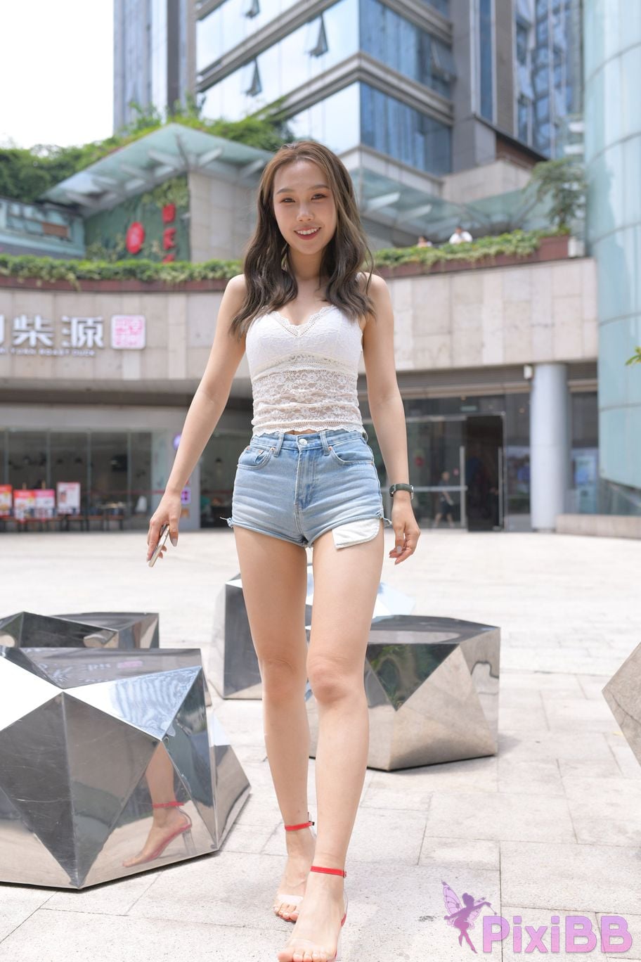 Featured Street Photography Works No.5852 Young and beautiful girl in hot pants PixiBB.COM 389