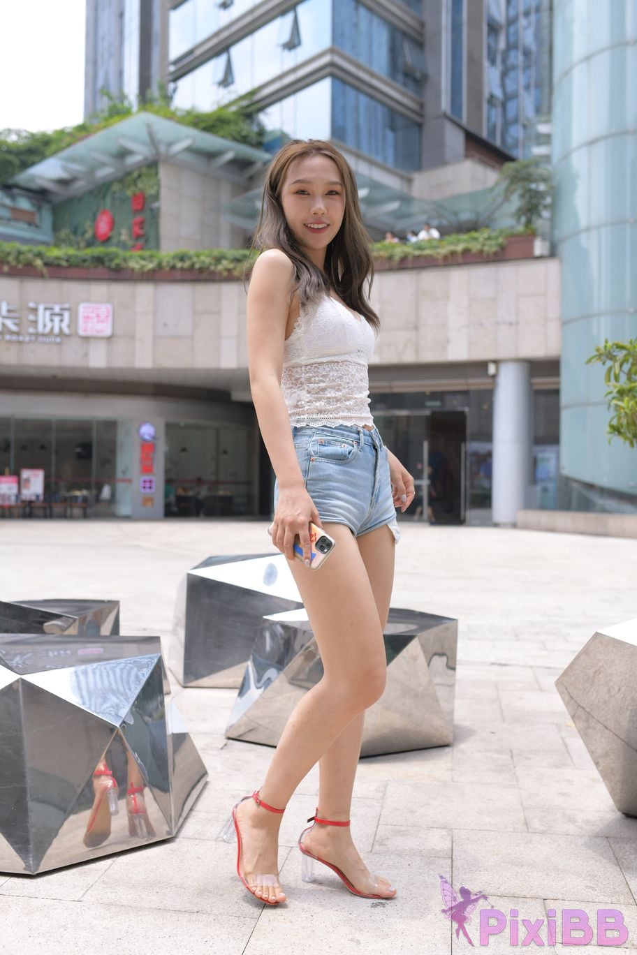 Featured Street Photography Works No.5852 Young and beautiful girl in hot pants PixiBB.COM 392
