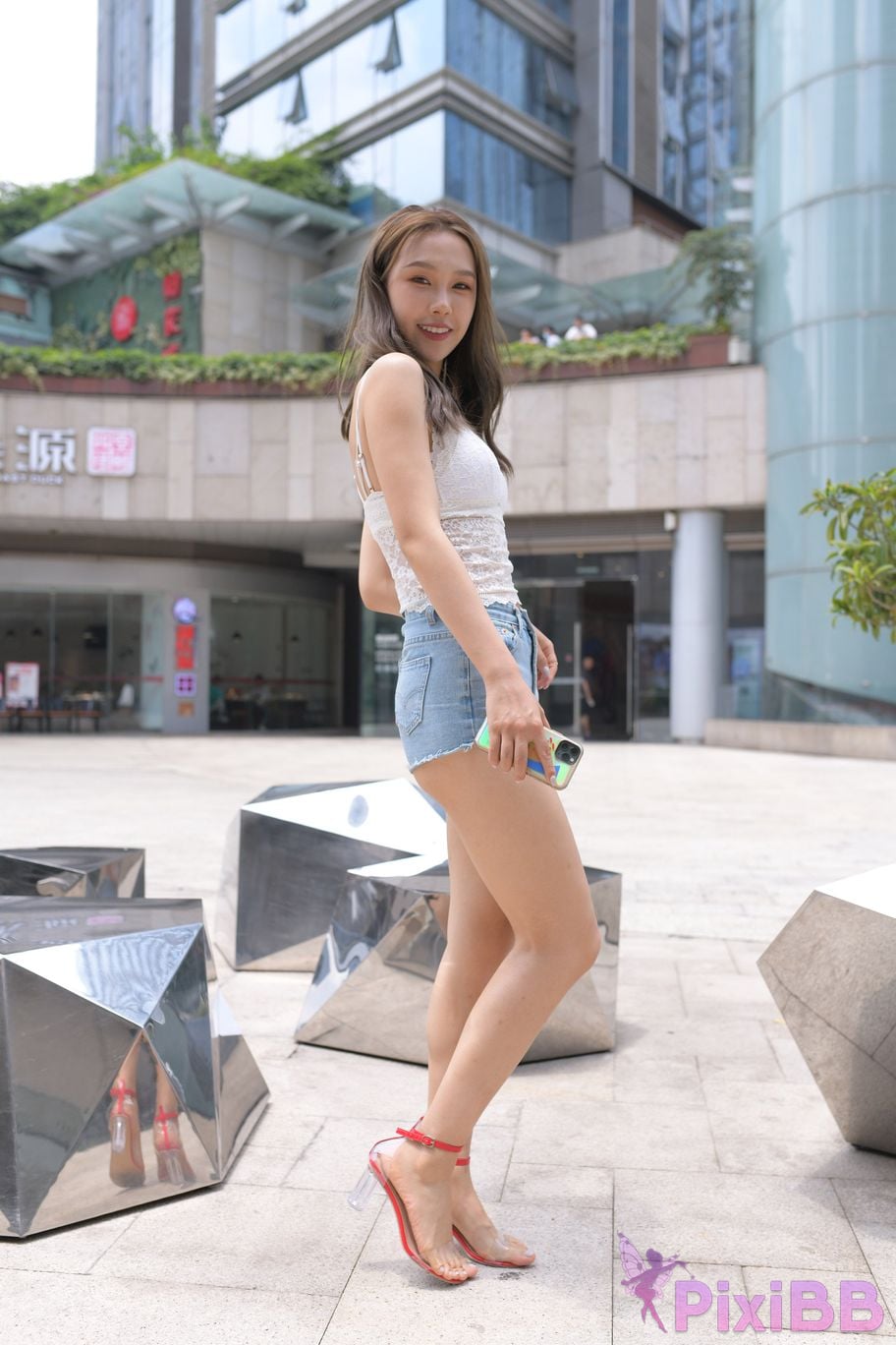 Featured Street Photography Works No.5852 Young and beautiful girl in hot pants PixiBB.COM 393