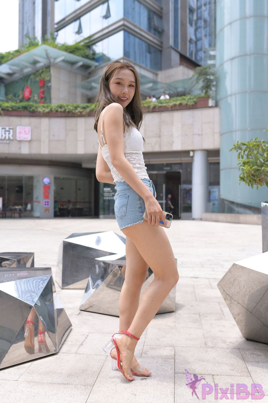 Featured Street Photography Works No.5852 Young and beautiful girl in hot pants PixiBB.COM 394