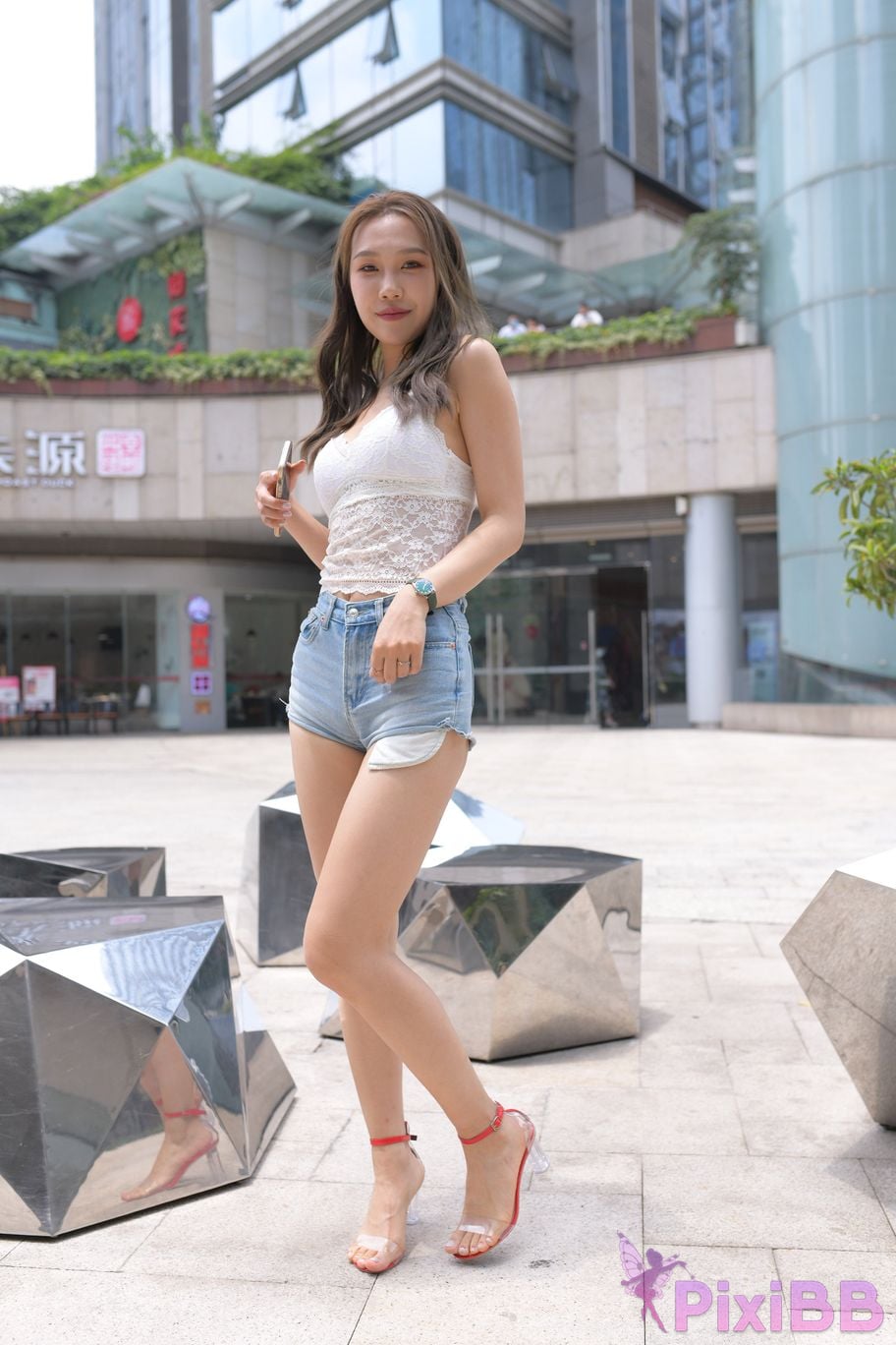 Featured Street Photography Works No.5852 Young and beautiful girl in hot pants PixiBB.COM 396