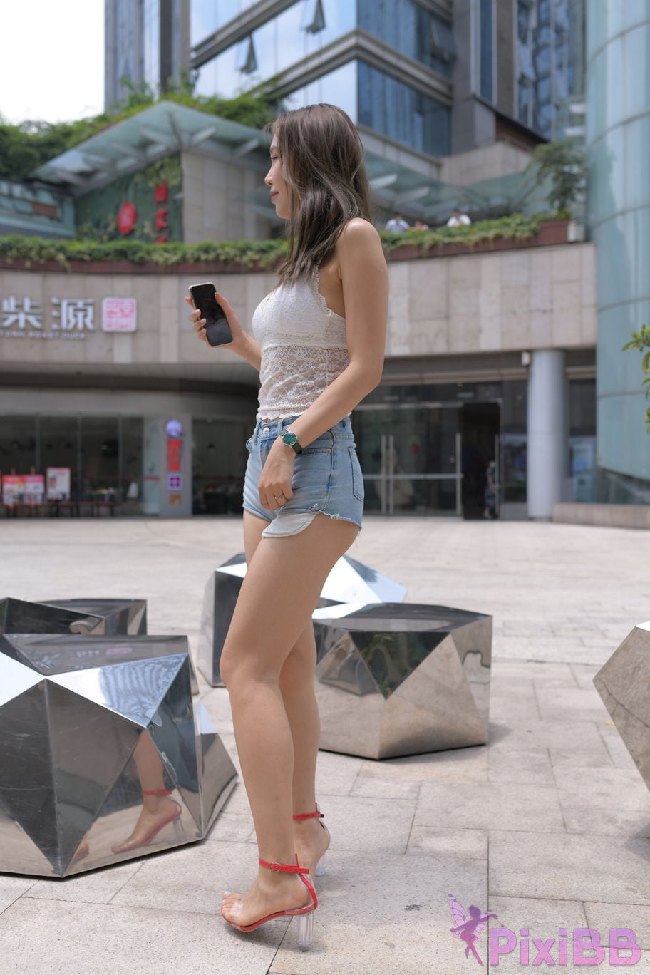 Featured Street Photography Works No.5852 Young and beautiful girl in hot pants PixiBB.COM 400