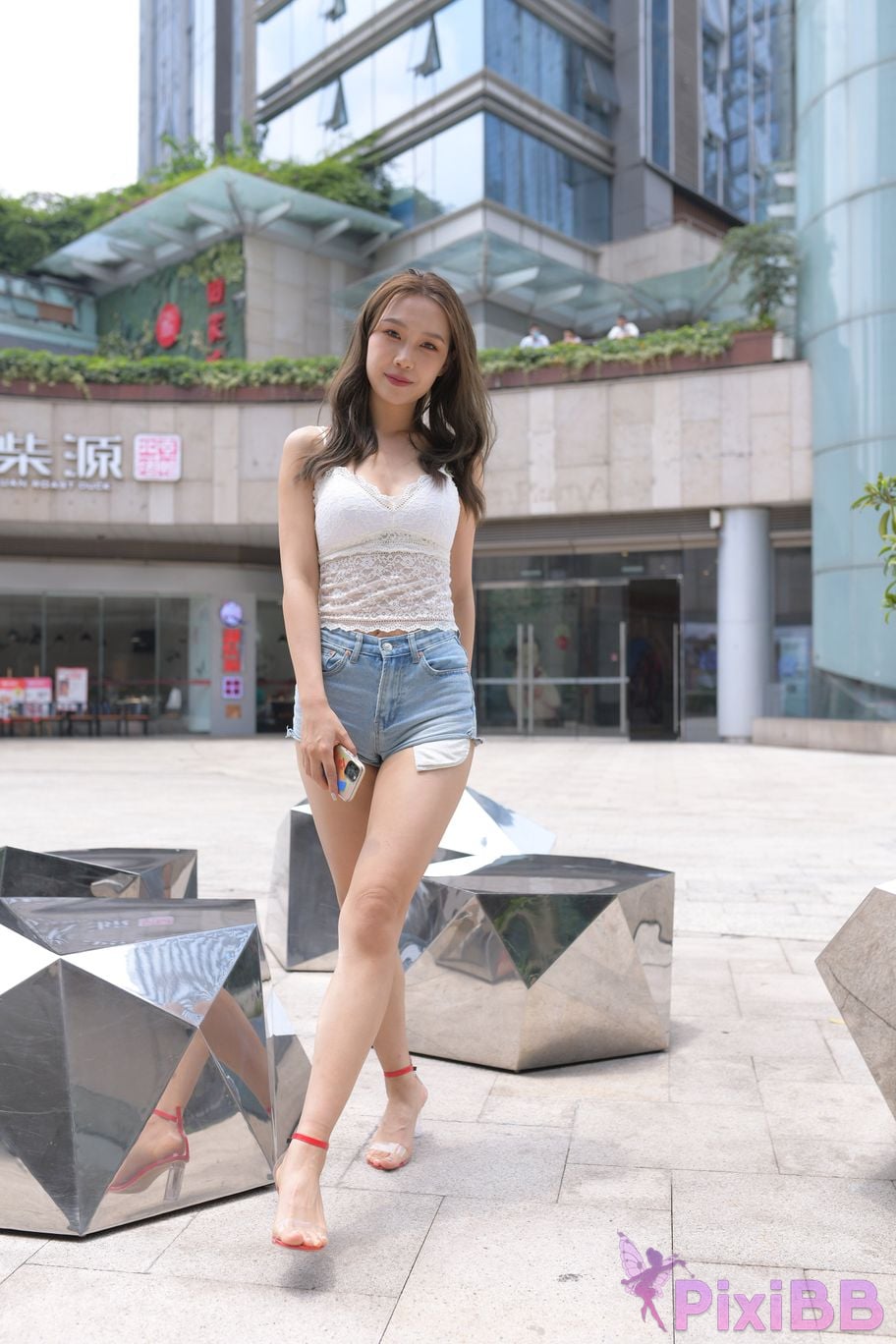 Featured Street Photography Works No.5852 Young and beautiful girl in hot pants PixiBB.COM 416
