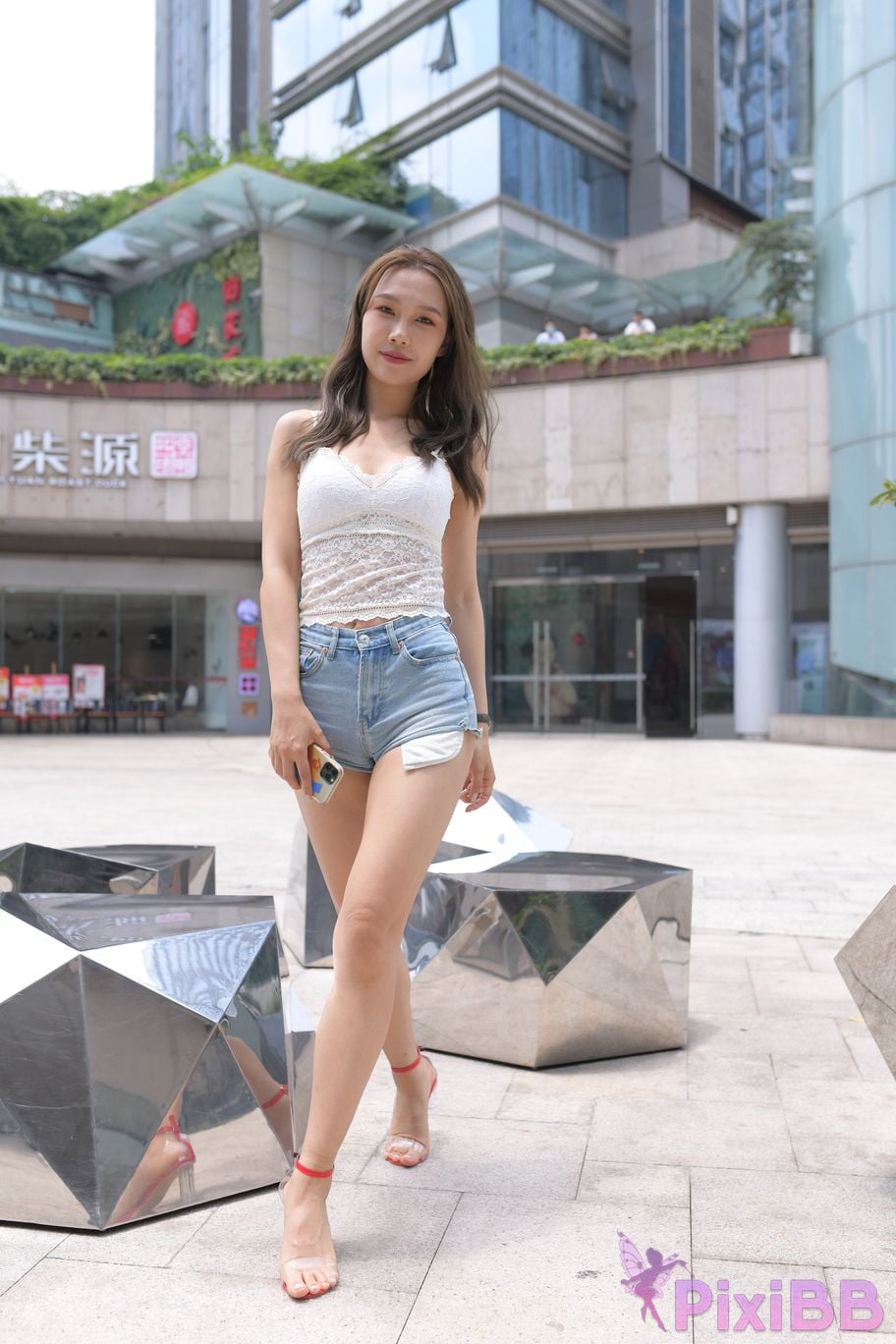 Featured Street Photography Works No.5852 Young and beautiful girl in hot pants PixiBB.COM 417