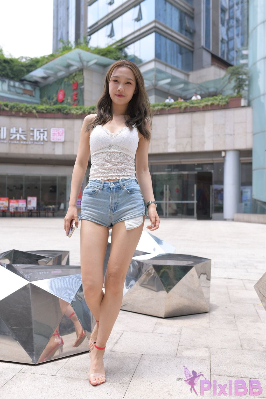 Featured Street Photography Works No.5852 Young and beautiful girl in hot pants PixiBB.COM 418
