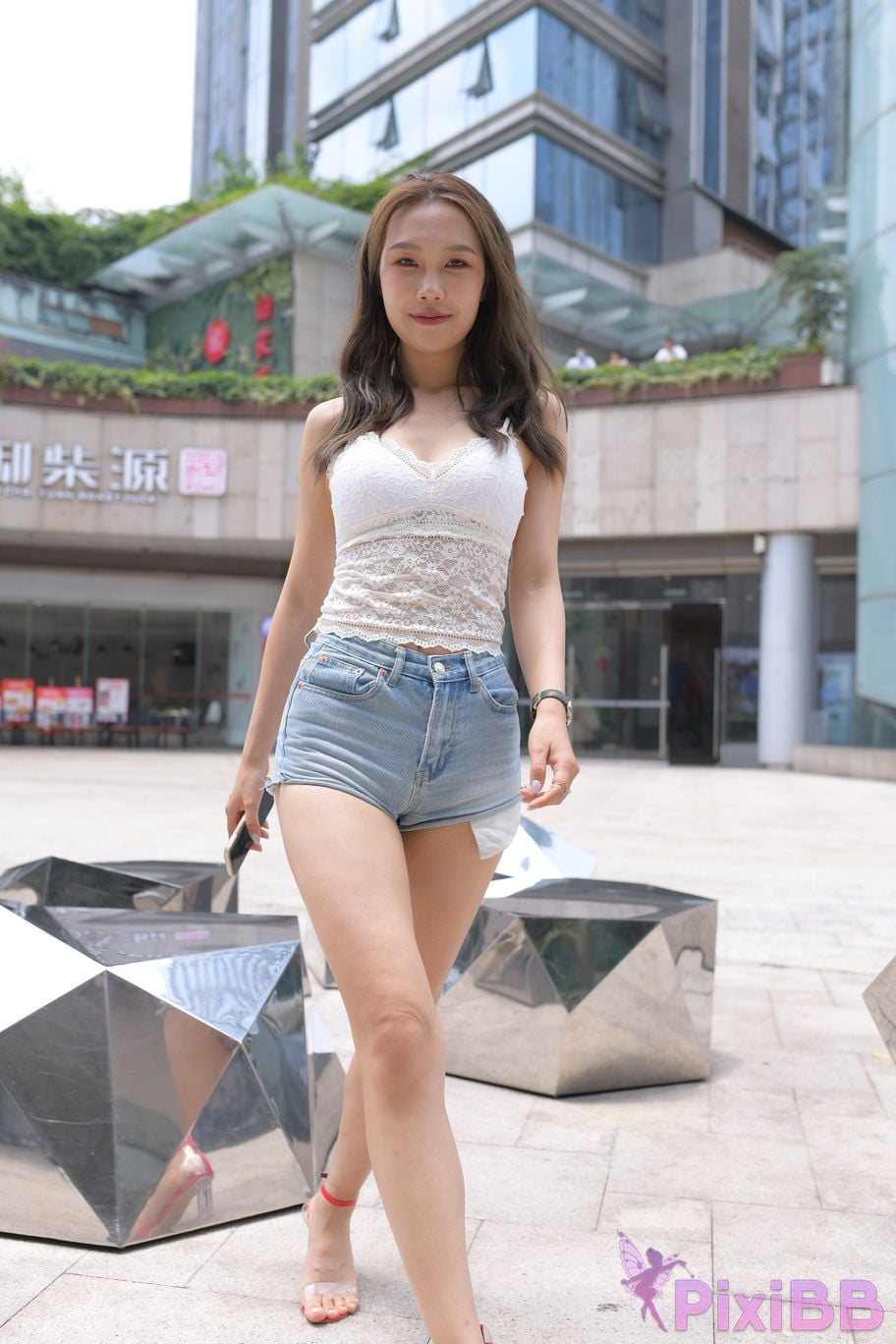 Featured Street Photography Works No.5852 Young and beautiful girl in hot pants PixiBB.COM 420