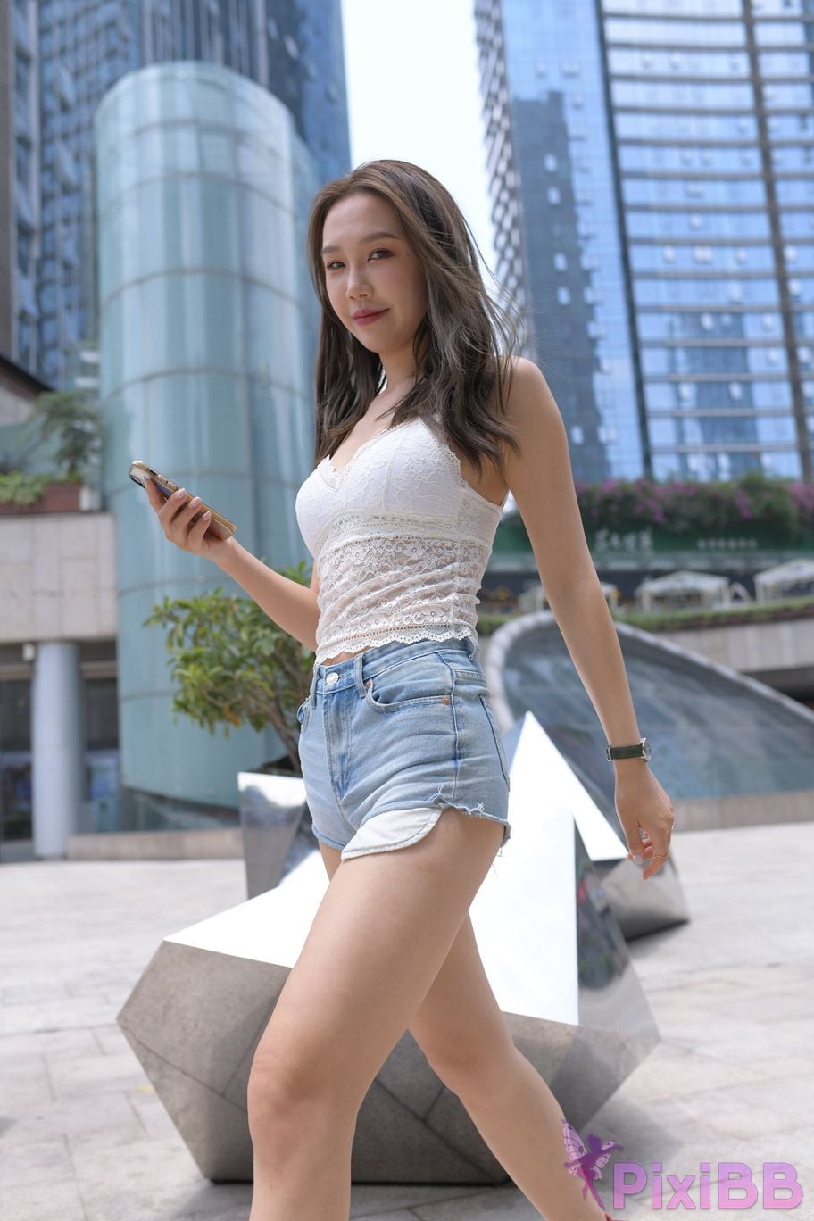 Featured Street Photography Works No.5852 Young and beautiful girl in hot pants PixiBB.COM 431