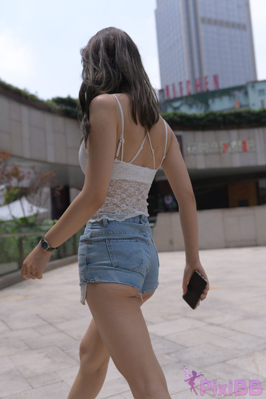 Featured Street Photography Works No.5852 Young and beautiful girl in hot pants PixiBB.COM 434