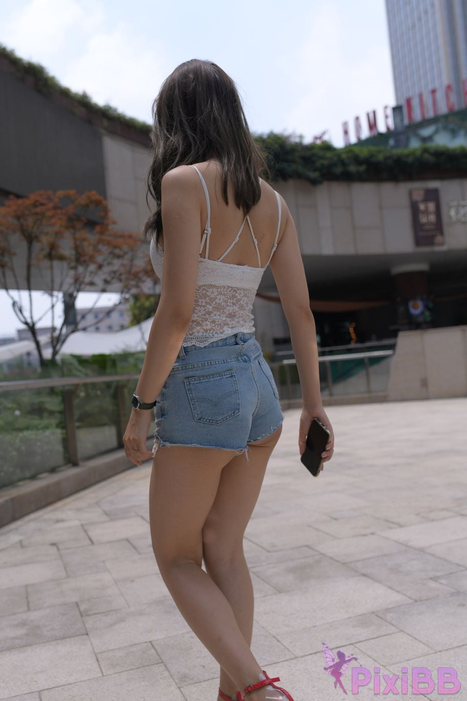 Featured Street Photography Works No.5852 Young and beautiful girl in hot pants PixiBB.COM 435