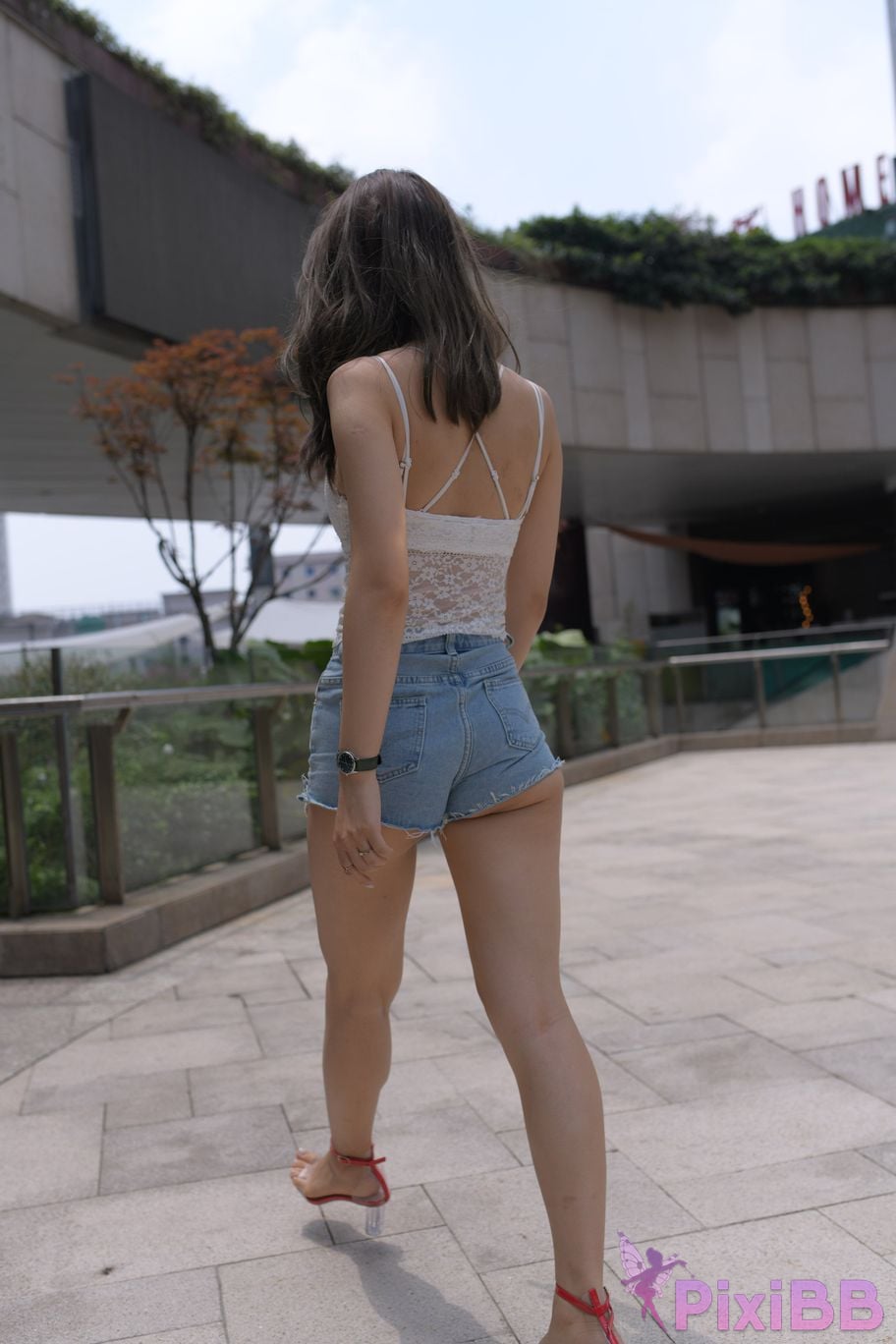 Featured Street Photography Works No.5852 Young and beautiful girl in hot pants PixiBB.COM 436