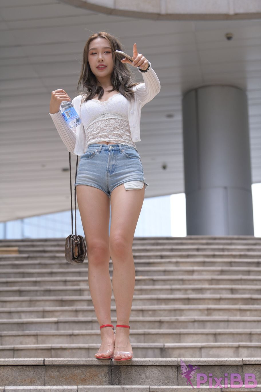 Featured Street Photography Works No.5852 Young and beautiful girl in hot pants PixiBB.COM 483