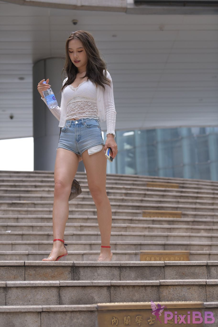 Featured Street Photography Works No.5852 Young and beautiful girl in hot pants PixiBB.COM 486