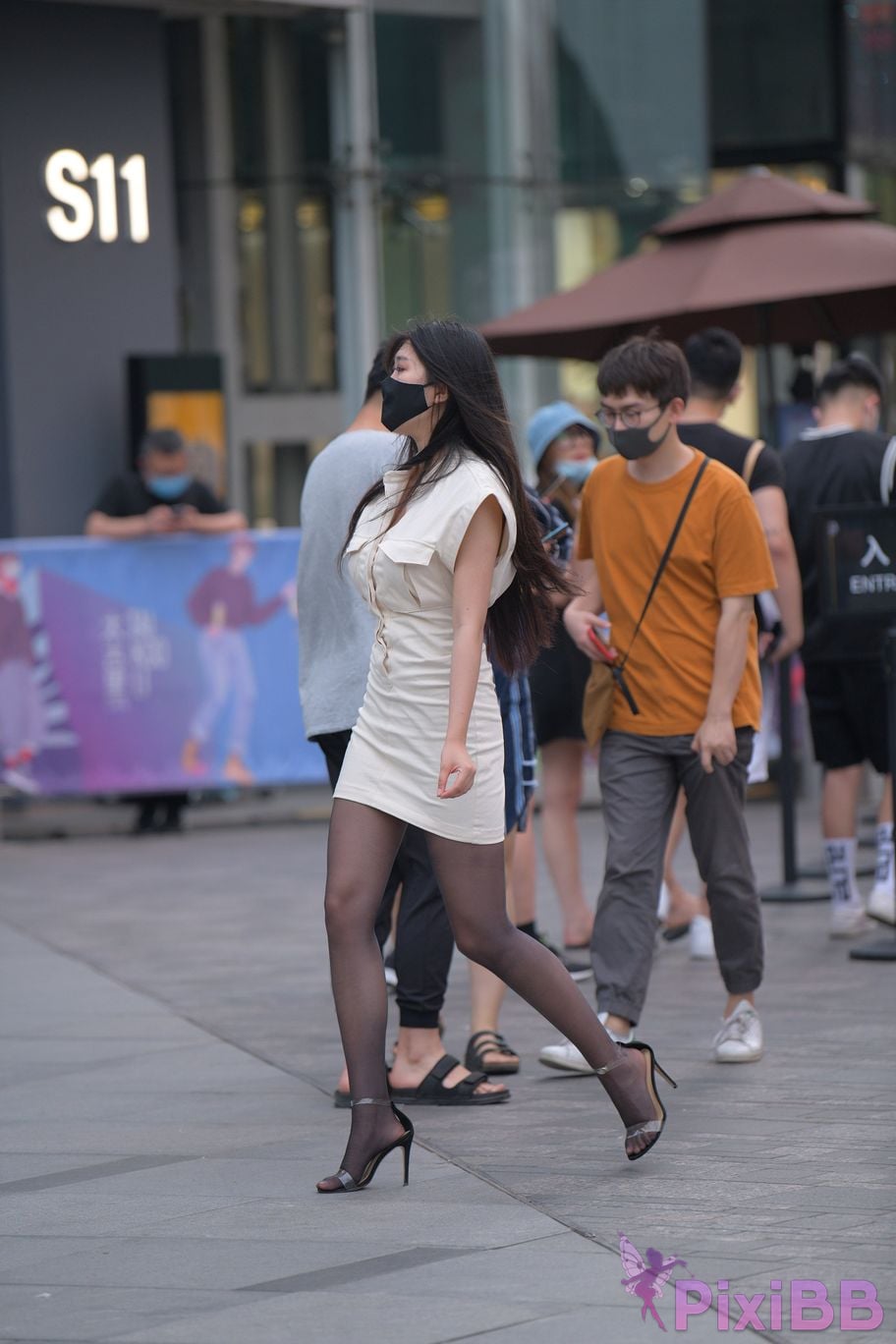 Featured Street Photography Works No.5857 Sexy beauty in black stockings PixiBB.COM 002