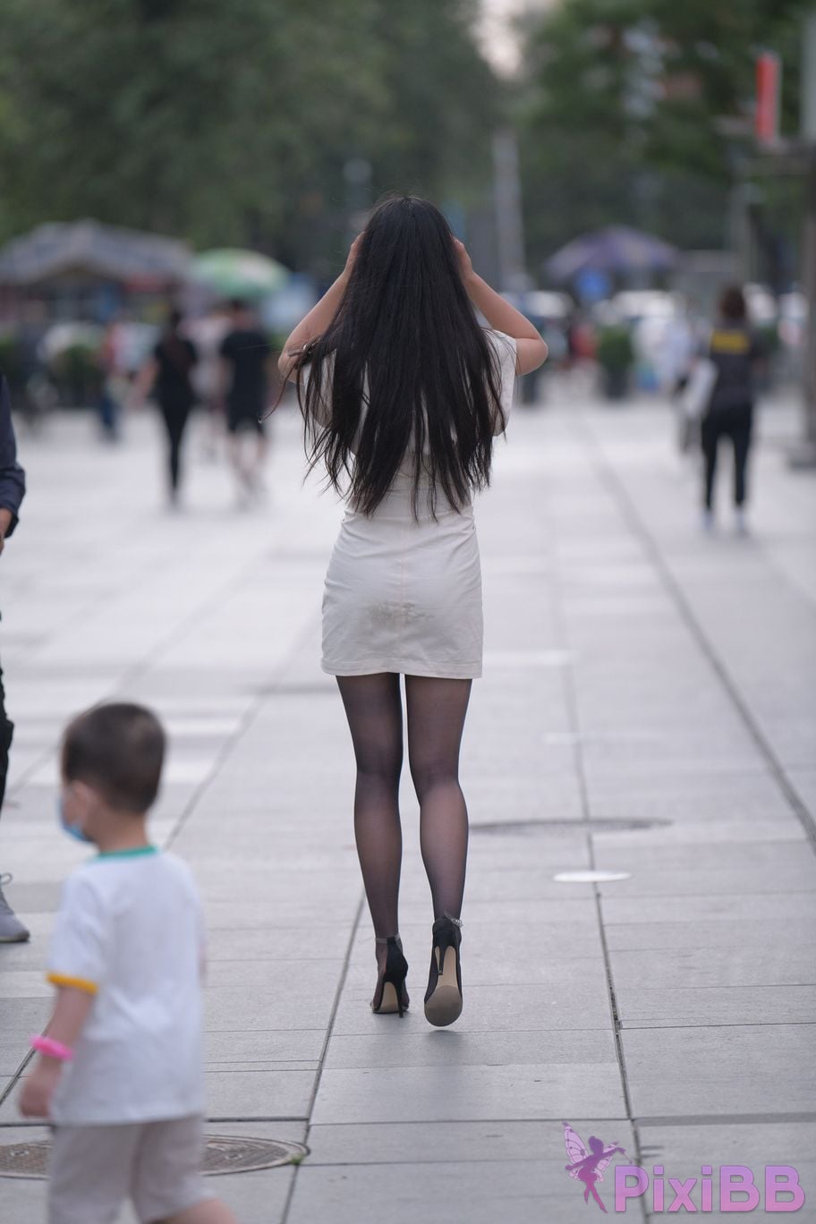 Featured Street Photography Works No.5857 Sexy beauty in black stockings PixiBB.COM 013