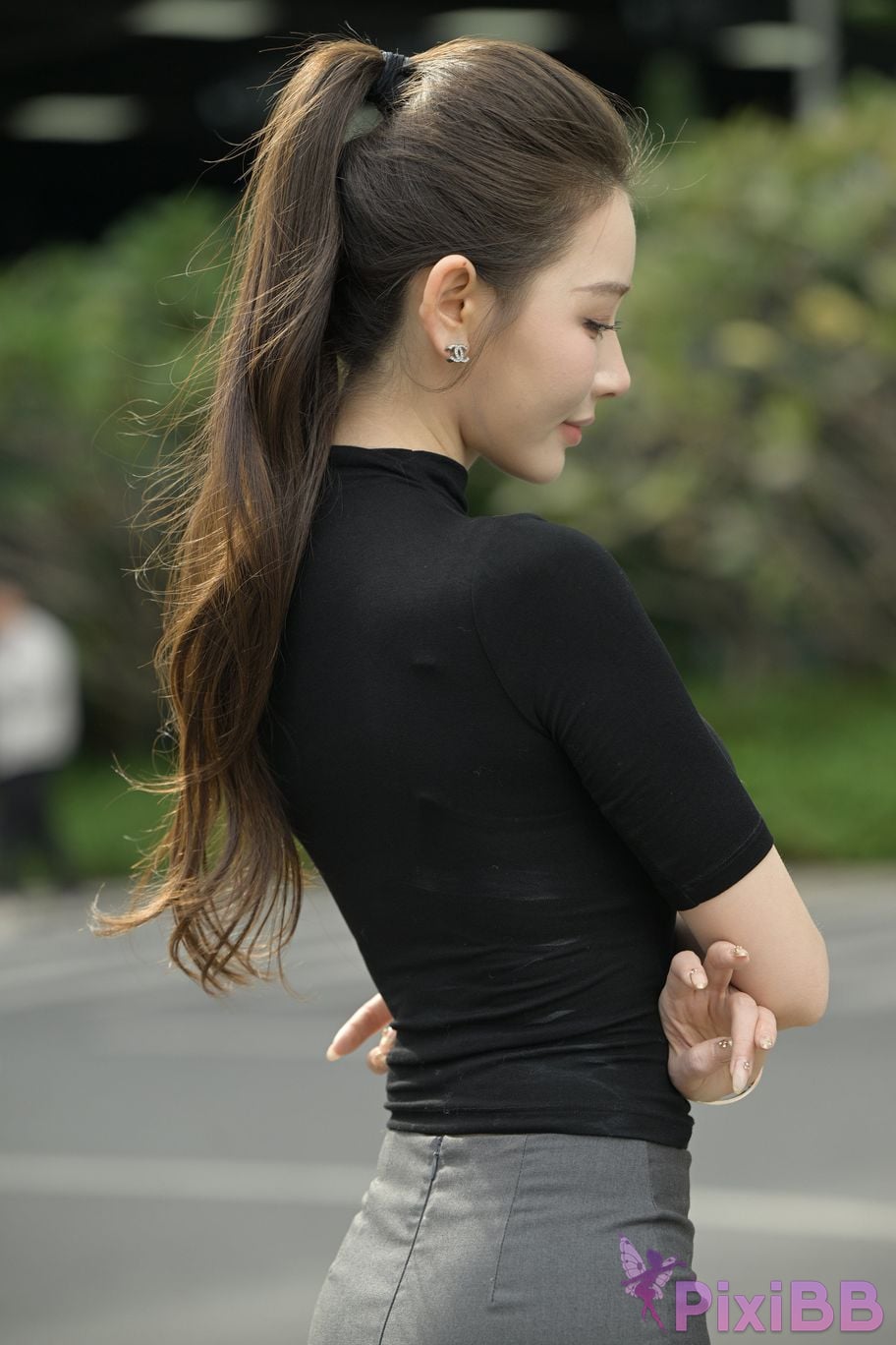 Featured Street Photography Works No.5562 Beautiful legs in hip hugging skirt PixiBB.COM 259