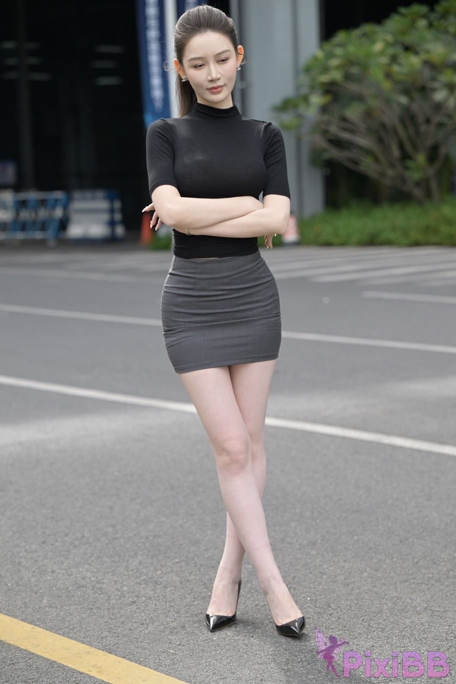 Featured Street Photography Works No.5562 Beautiful legs in hip hugging skirt PixiBB.COM 344