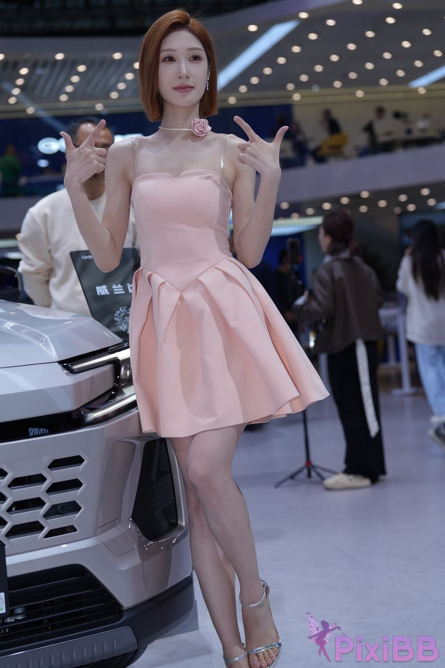Featured Street Photography Works No.5563 Qi Gege in pink skirt PixiBB.COM 002