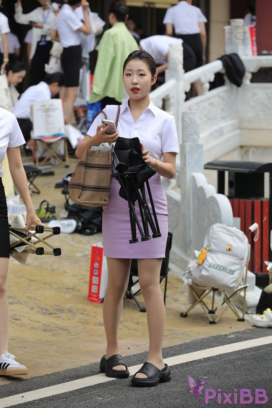 Featured Street Photography Works No.5570 flight attendant college student PixiBB.COM 001
