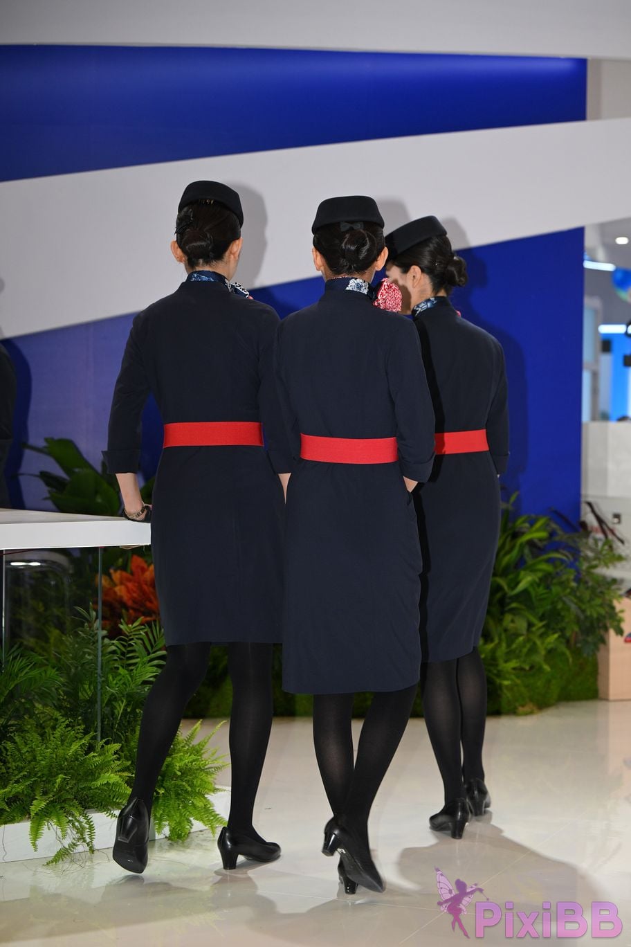 Featured Street Photography Works No.5586 China Eastern Airlines stewardess PixiBB.COM 002