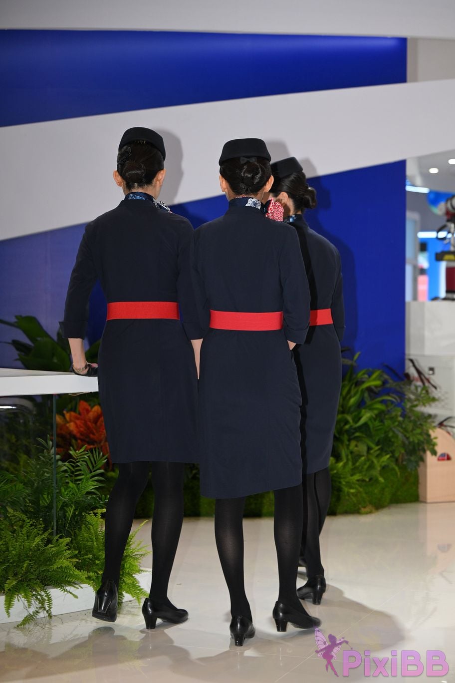 Featured Street Photography Works No.5586 China Eastern Airlines stewardess PixiBB.COM 003
