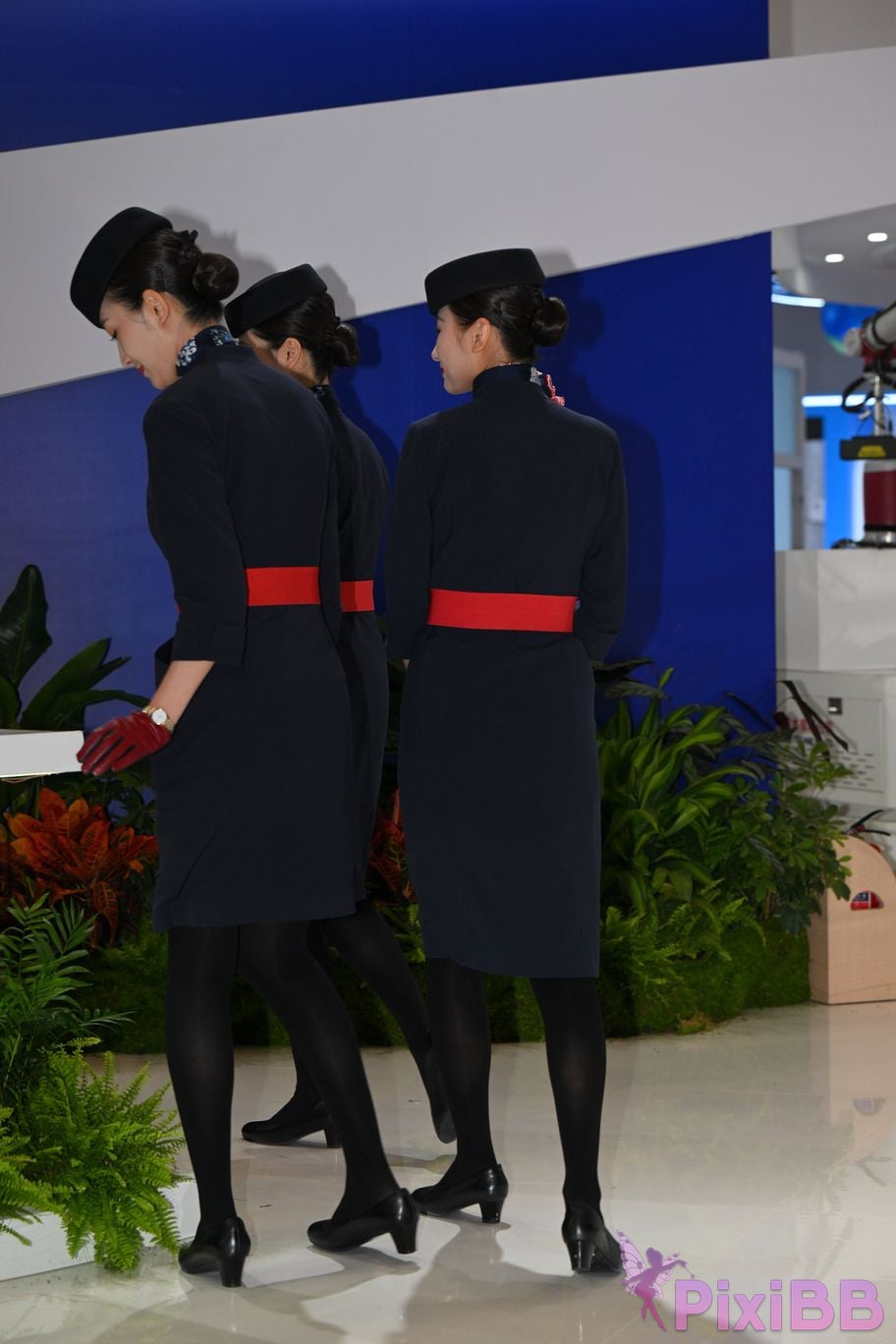 Featured Street Photography Works No.5586 China Eastern Airlines stewardess PixiBB.COM 005