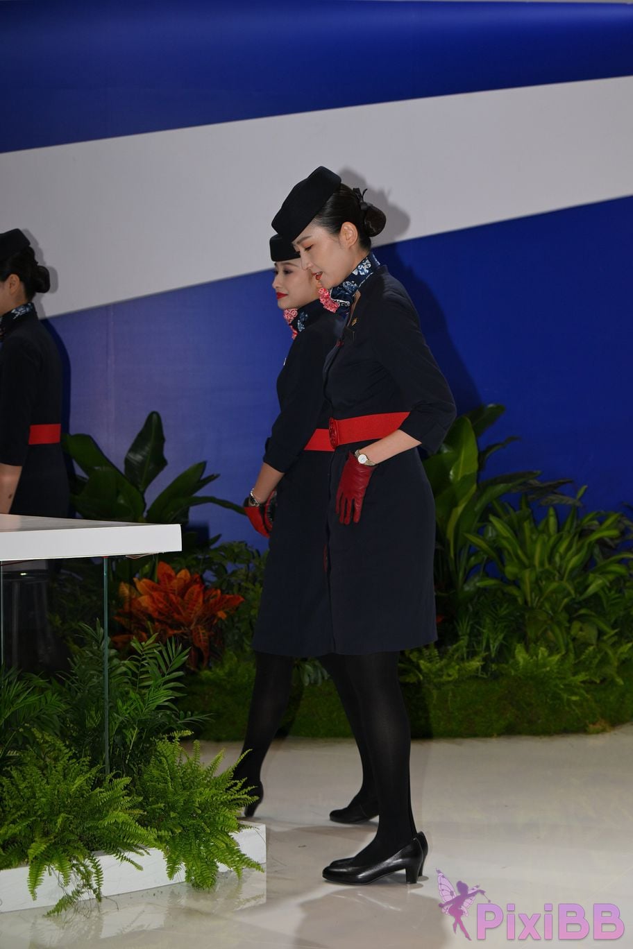Featured Street Photography Works No.5586 China Eastern Airlines stewardess PixiBB.COM 009