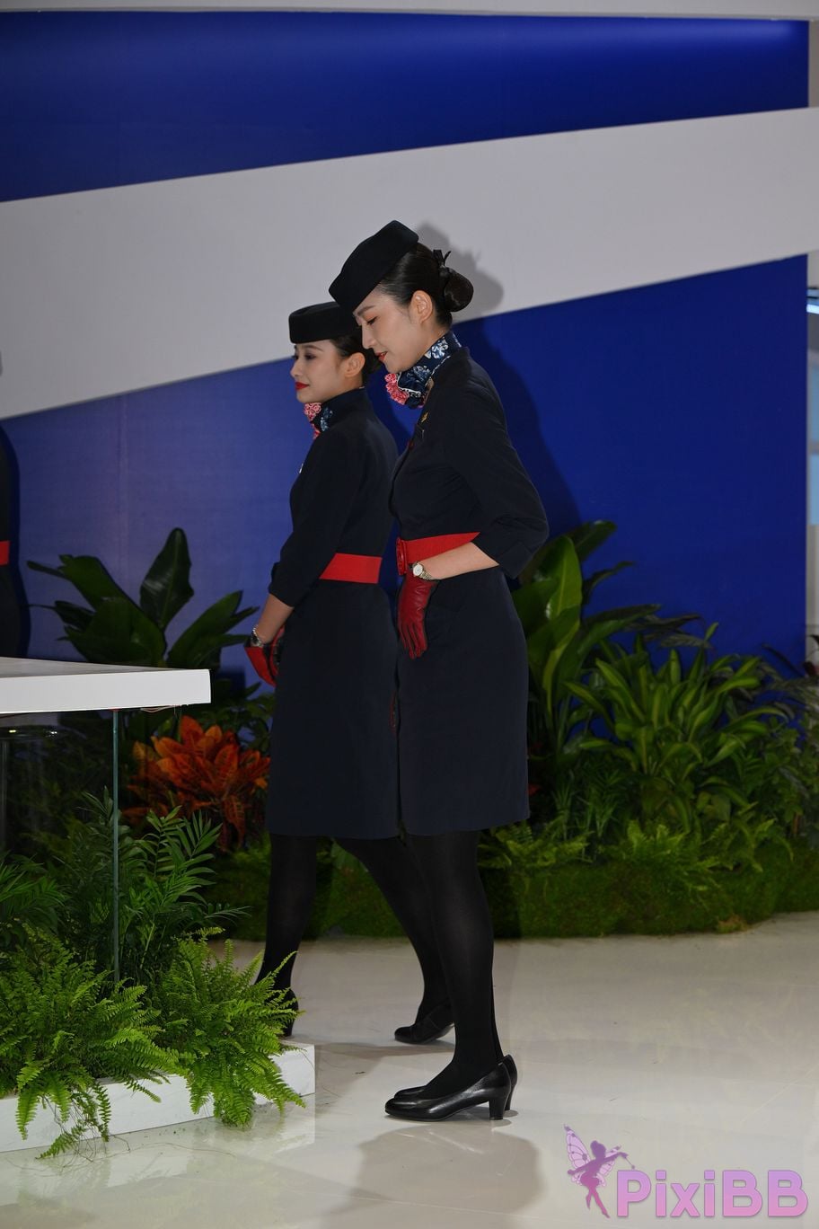 Featured Street Photography Works No.5586 China Eastern Airlines stewardess PixiBB.COM 010