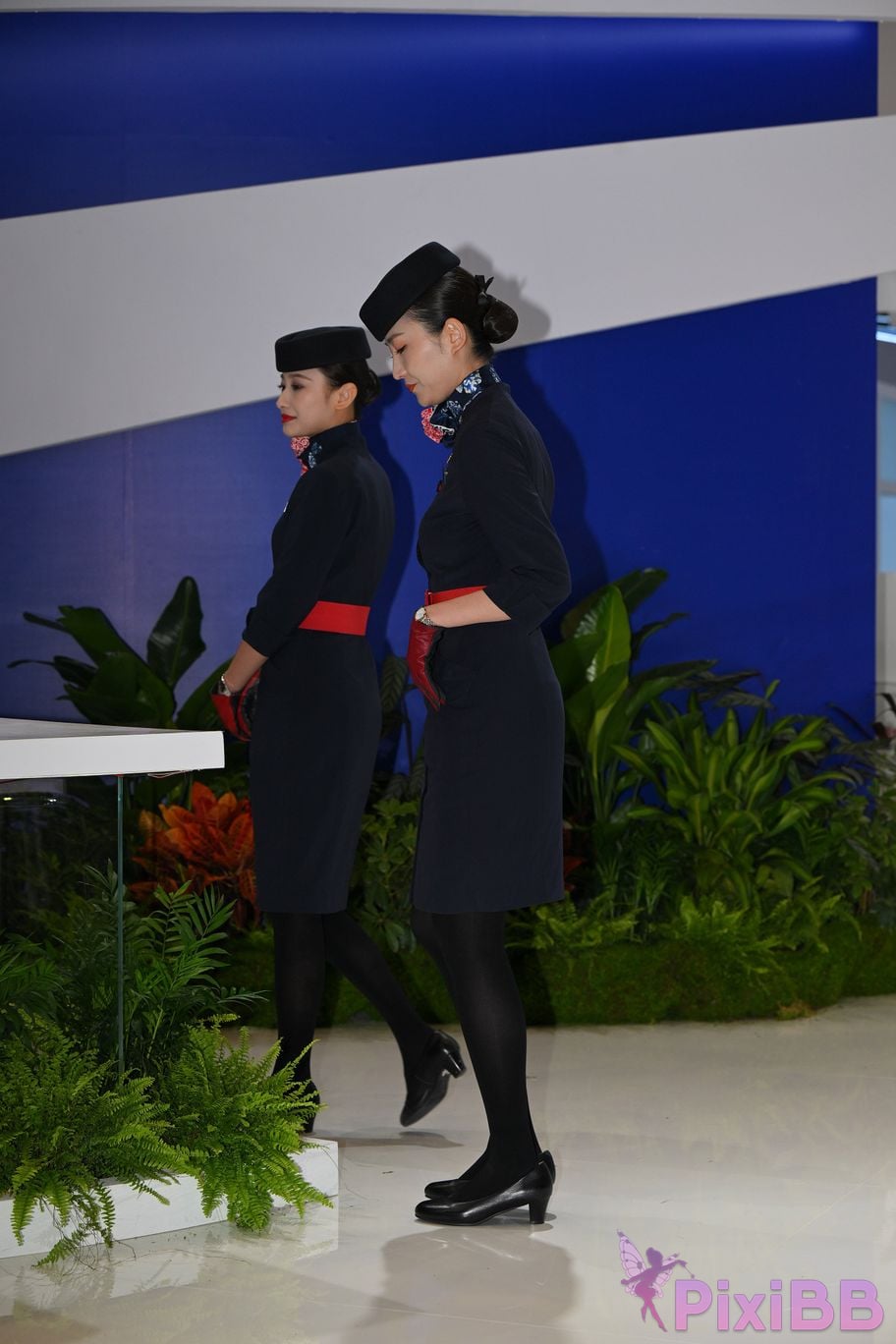 Featured Street Photography Works No.5586 China Eastern Airlines stewardess PixiBB.COM 011
