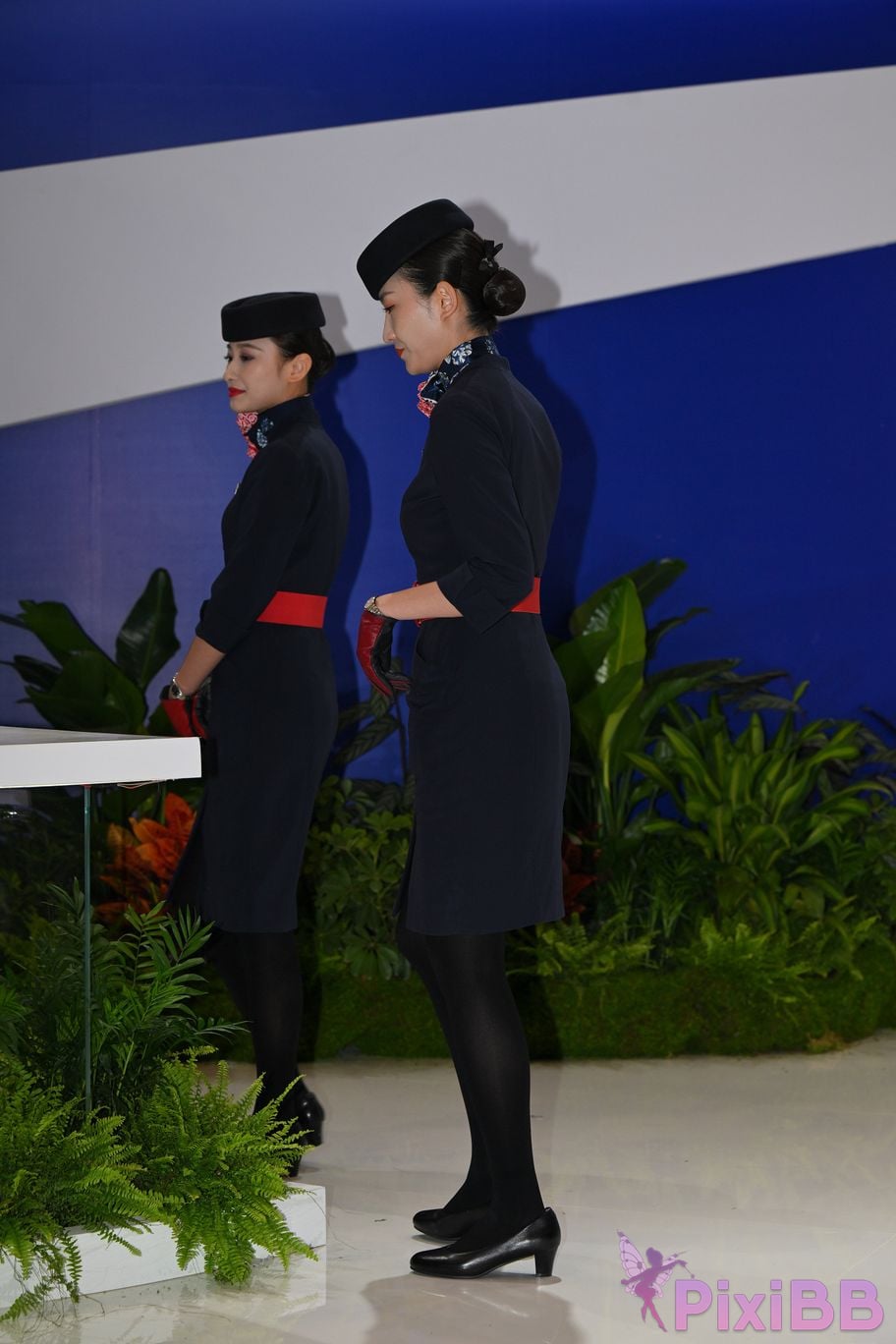 Featured Street Photography Works No.5586 China Eastern Airlines stewardess PixiBB.COM 012