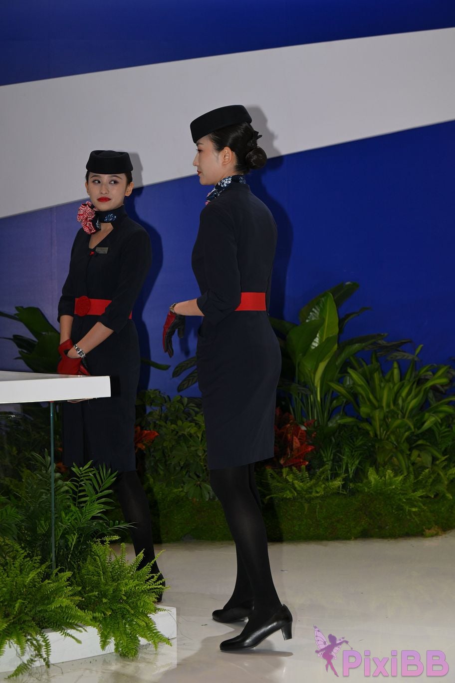 Featured Street Photography Works No.5586 China Eastern Airlines stewardess PixiBB.COM 015