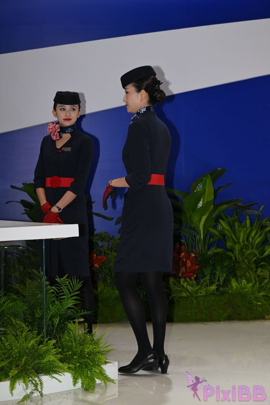 Featured Street Photography Works No.5586 China Eastern Airlines stewardess PixiBB.COM 017