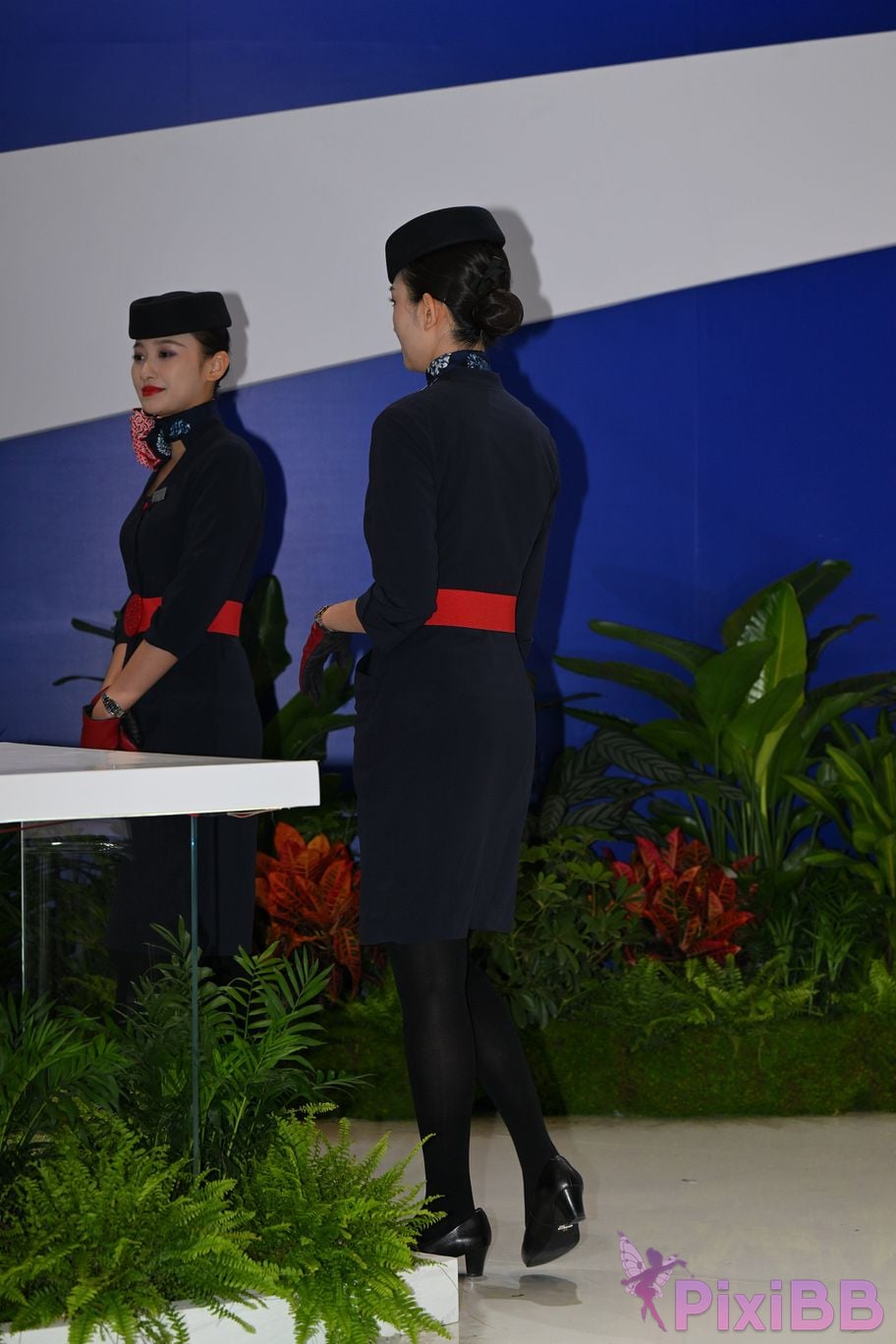 Featured Street Photography Works No.5586 China Eastern Airlines stewardess PixiBB.COM 019