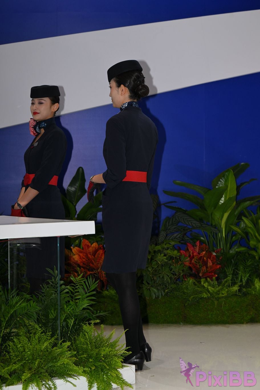 Featured Street Photography Works No.5586 China Eastern Airlines stewardess PixiBB.COM 020
