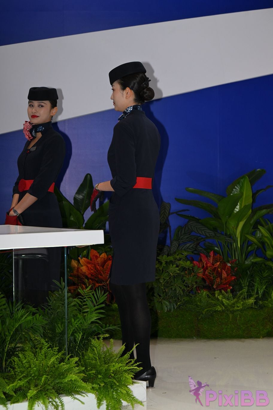 Featured Street Photography Works No.5586 China Eastern Airlines stewardess PixiBB.COM 021