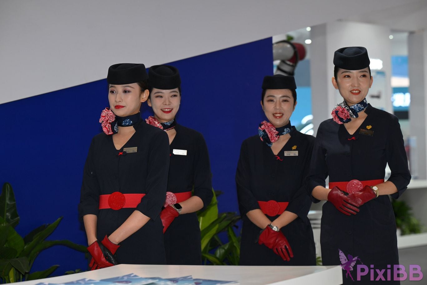 Featured Street Photography Works No.5586 China Eastern Airlines stewardess PixiBB.COM 046