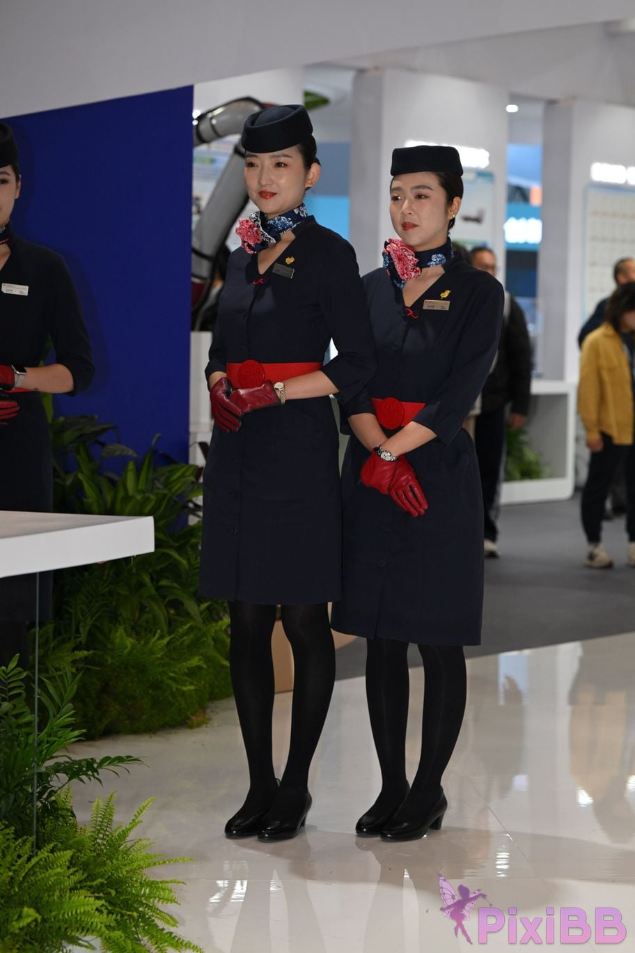 Featured Street Photography Works No.5586 China Eastern Airlines stewardess PixiBB.COM 055