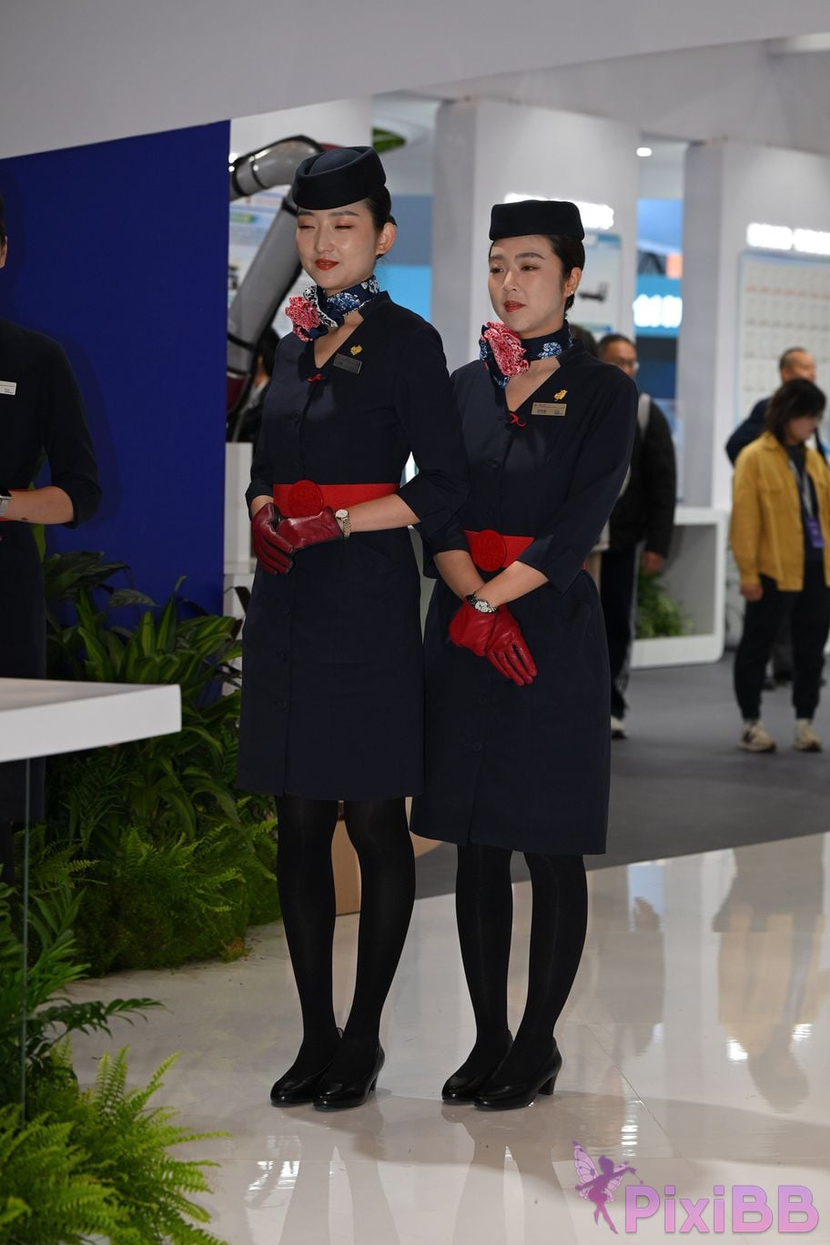 Featured Street Photography Works No.5586 China Eastern Airlines stewardess PixiBB.COM 056