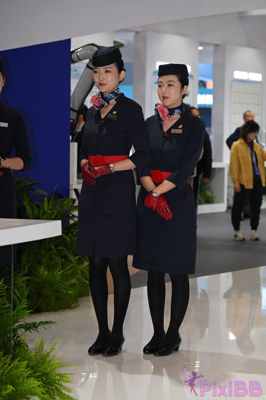 Featured Street Photography Works No.5586 China Eastern Airlines stewardess PixiBB.COM 057