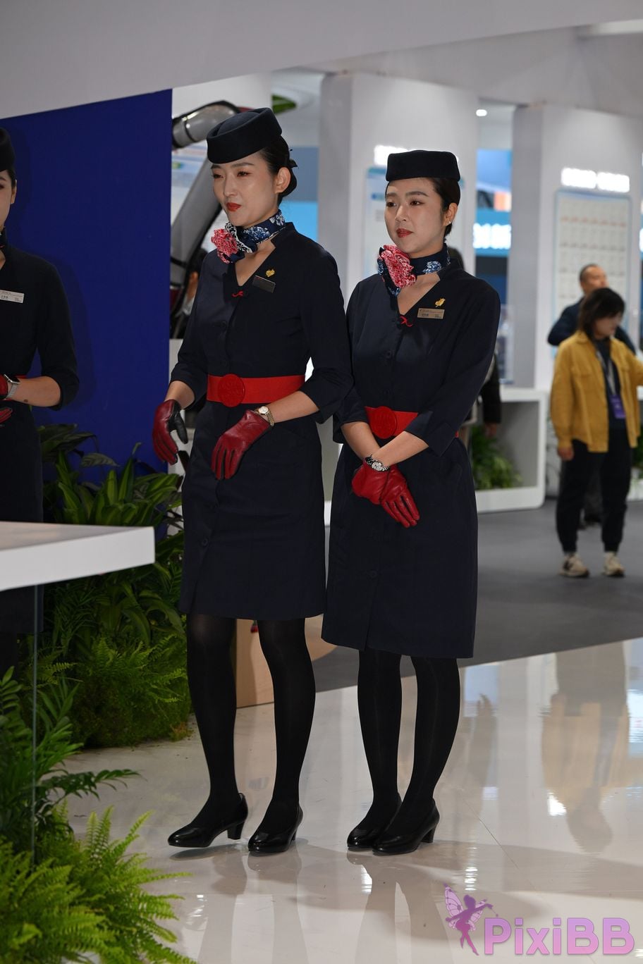 Featured Street Photography Works No.5586 China Eastern Airlines stewardess PixiBB.COM 059