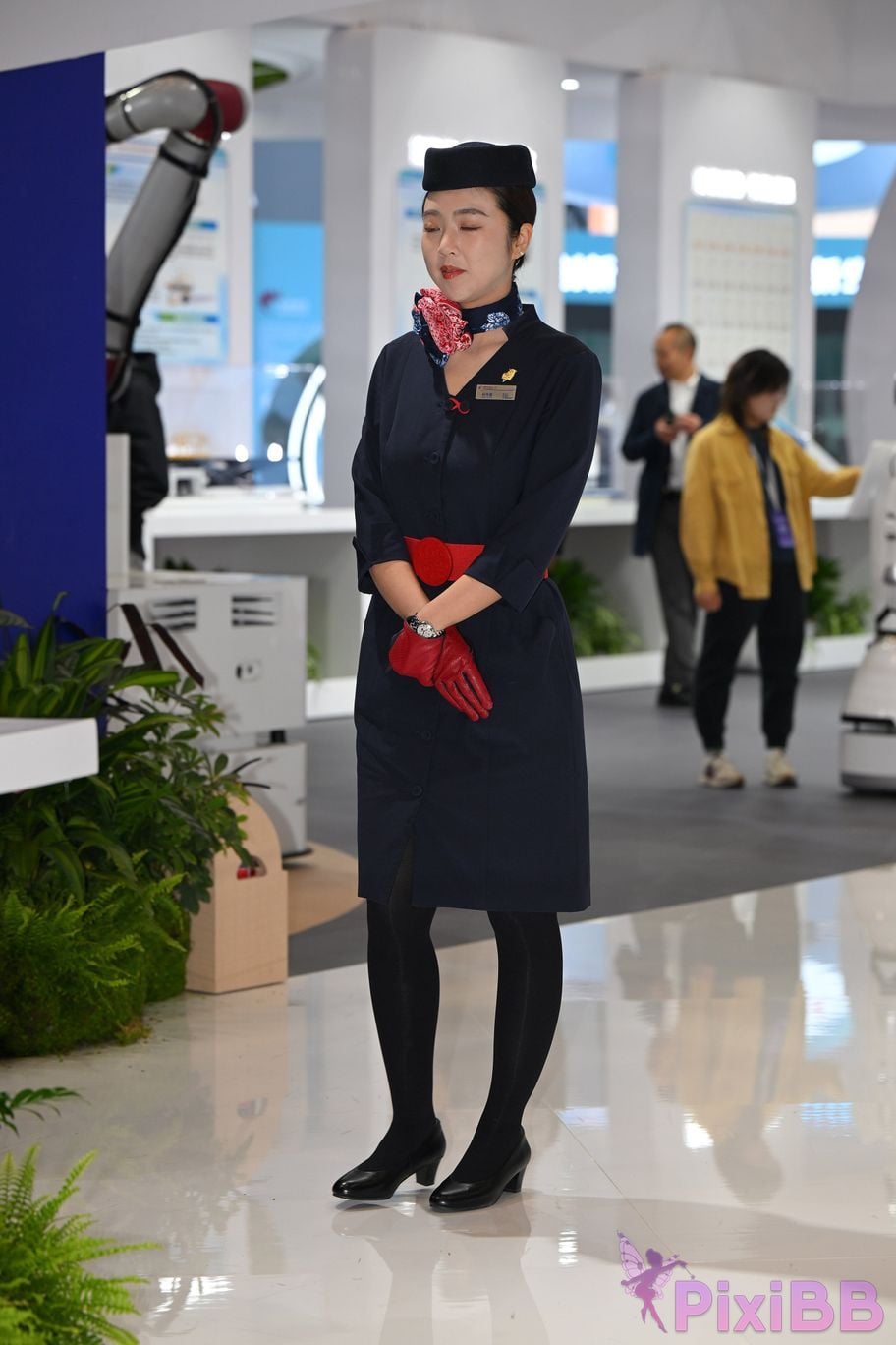 Featured Street Photography Works No.5586 China Eastern Airlines stewardess PixiBB.COM 060