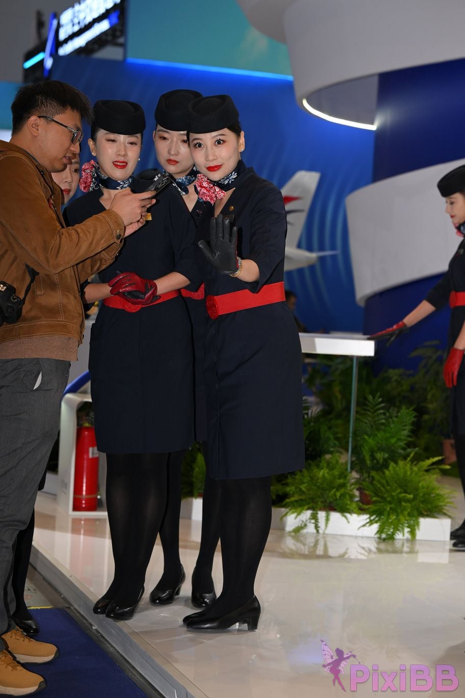 Featured Street Photography Works No.5586 China Eastern Airlines stewardess PixiBB.COM 061