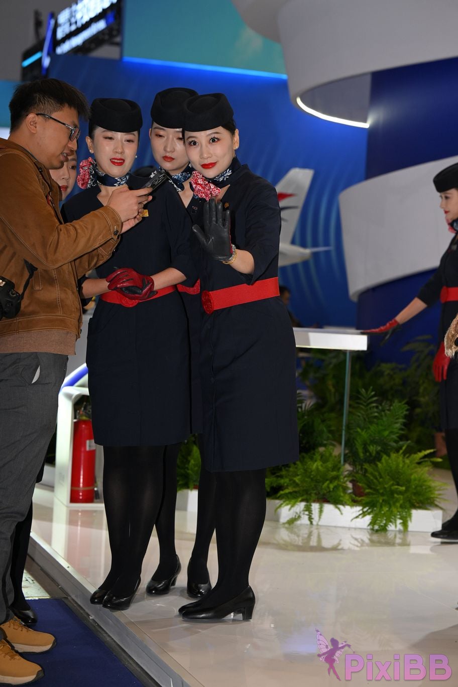 Featured Street Photography Works No.5586 China Eastern Airlines stewardess PixiBB.COM 062