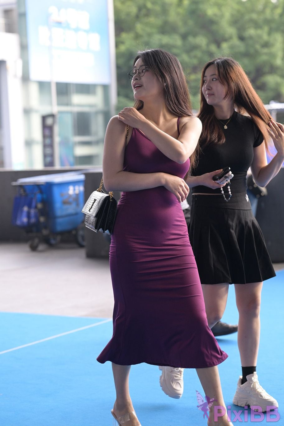 Featured Street Photography Works No.5590 Purple suspender dress PixiBB.COM 100