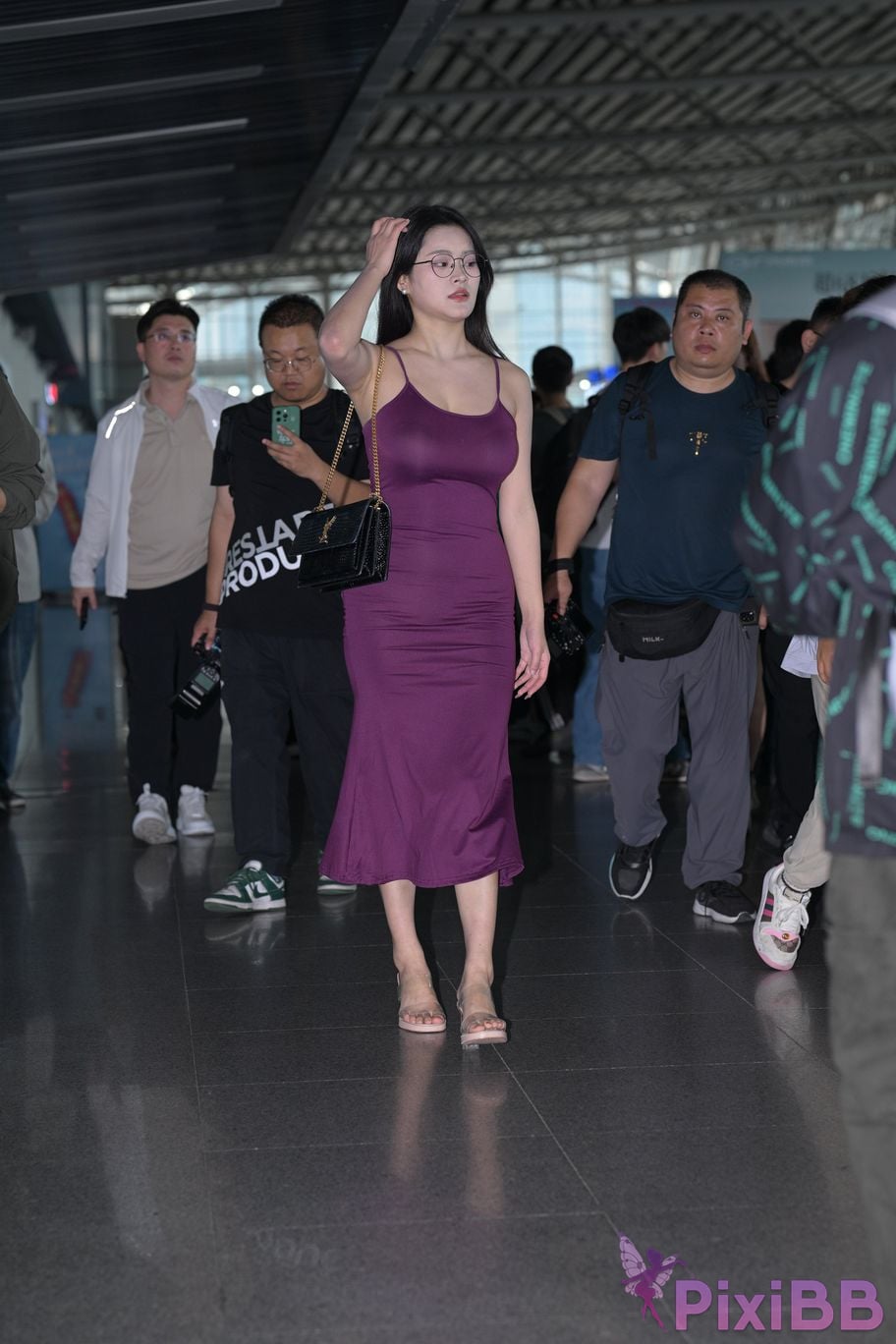 Featured Street Photography Works No.5590 Purple suspender dress PixiBB.COM 150