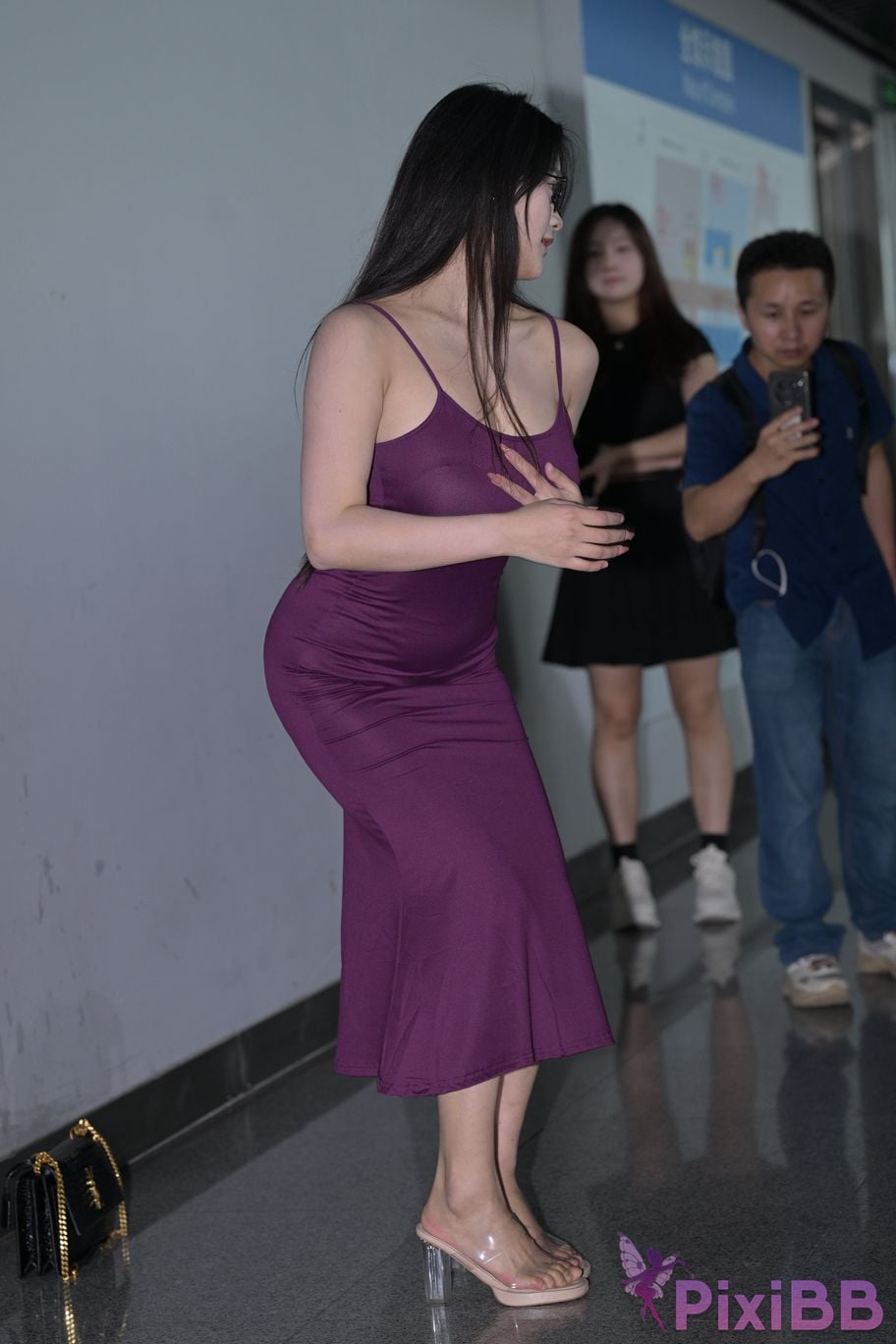 Featured Street Photography Works No.5590 Purple suspender dress PixiBB.COM 160