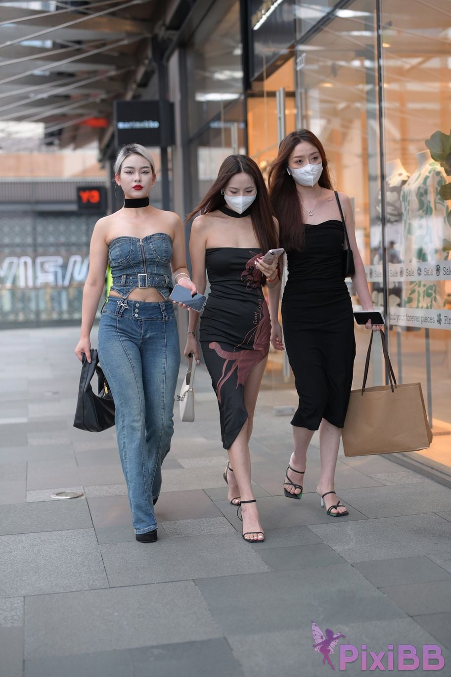 Featured Street Photography Works No.5864 Sister threesome PixiBB.COM 209