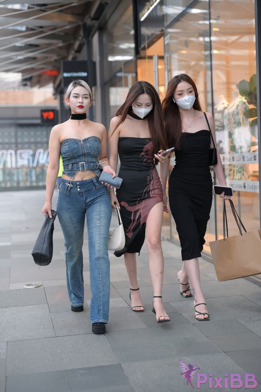 Featured Street Photography Works No.5864 Sister threesome PixiBB.COM 212
