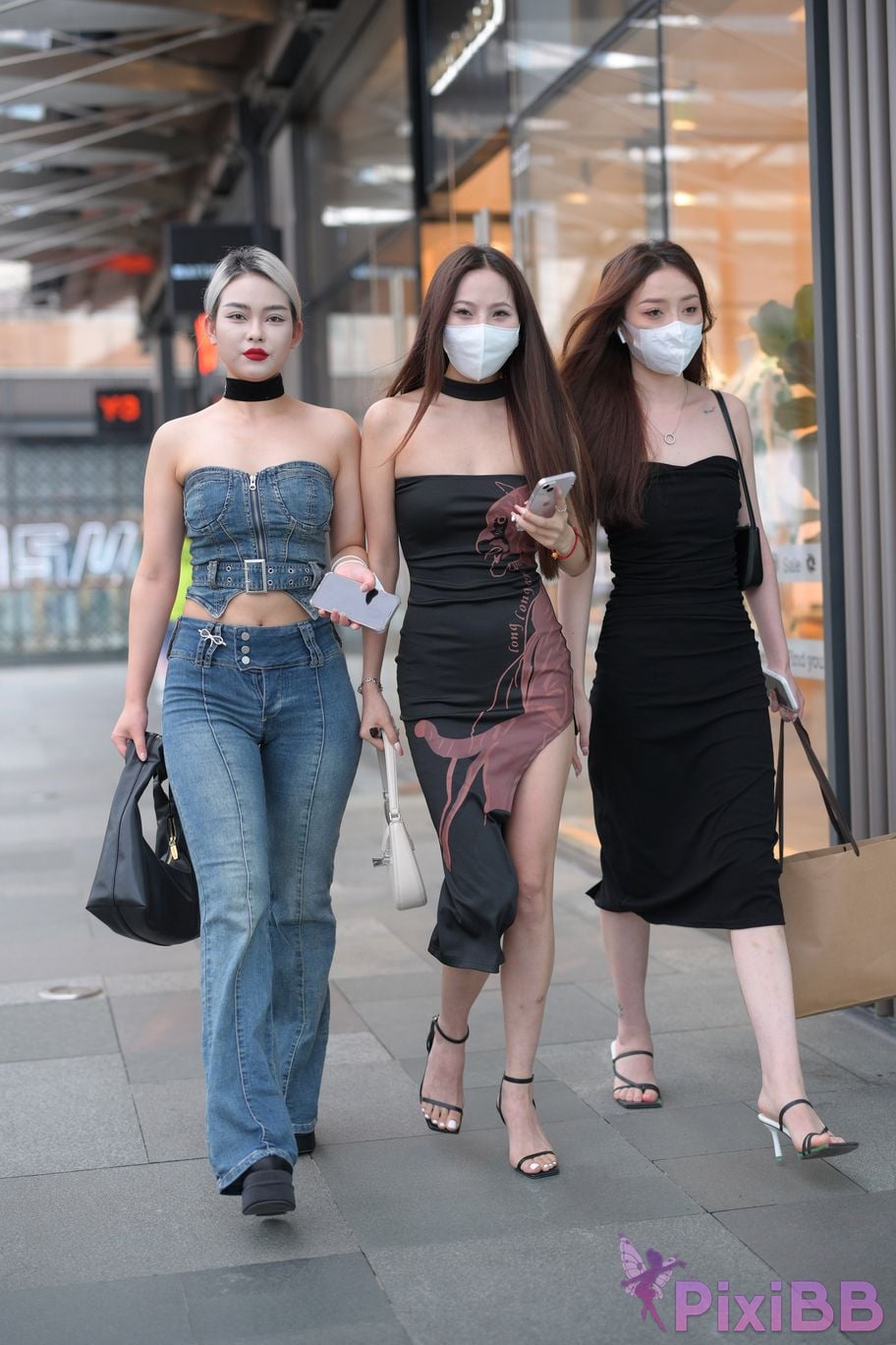 Featured Street Photography Works No.5864 Sister threesome PixiBB.COM 215